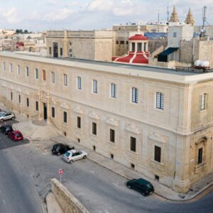 Aktar ritratti: knisja.mt/ritratti